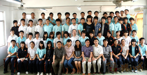 <em>两张照片合成</em>为一张照片(像全景照片一样) - 照