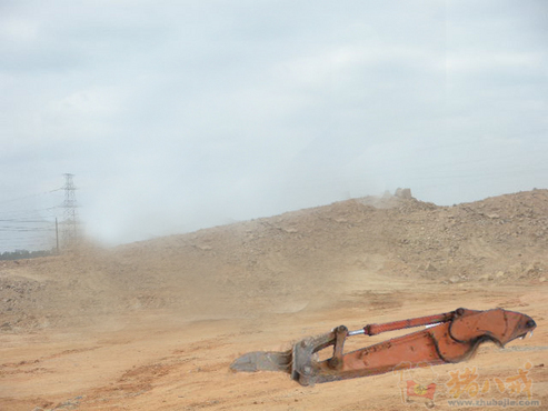 帮我做份图解,要把整个挖机的零件拆开做成图